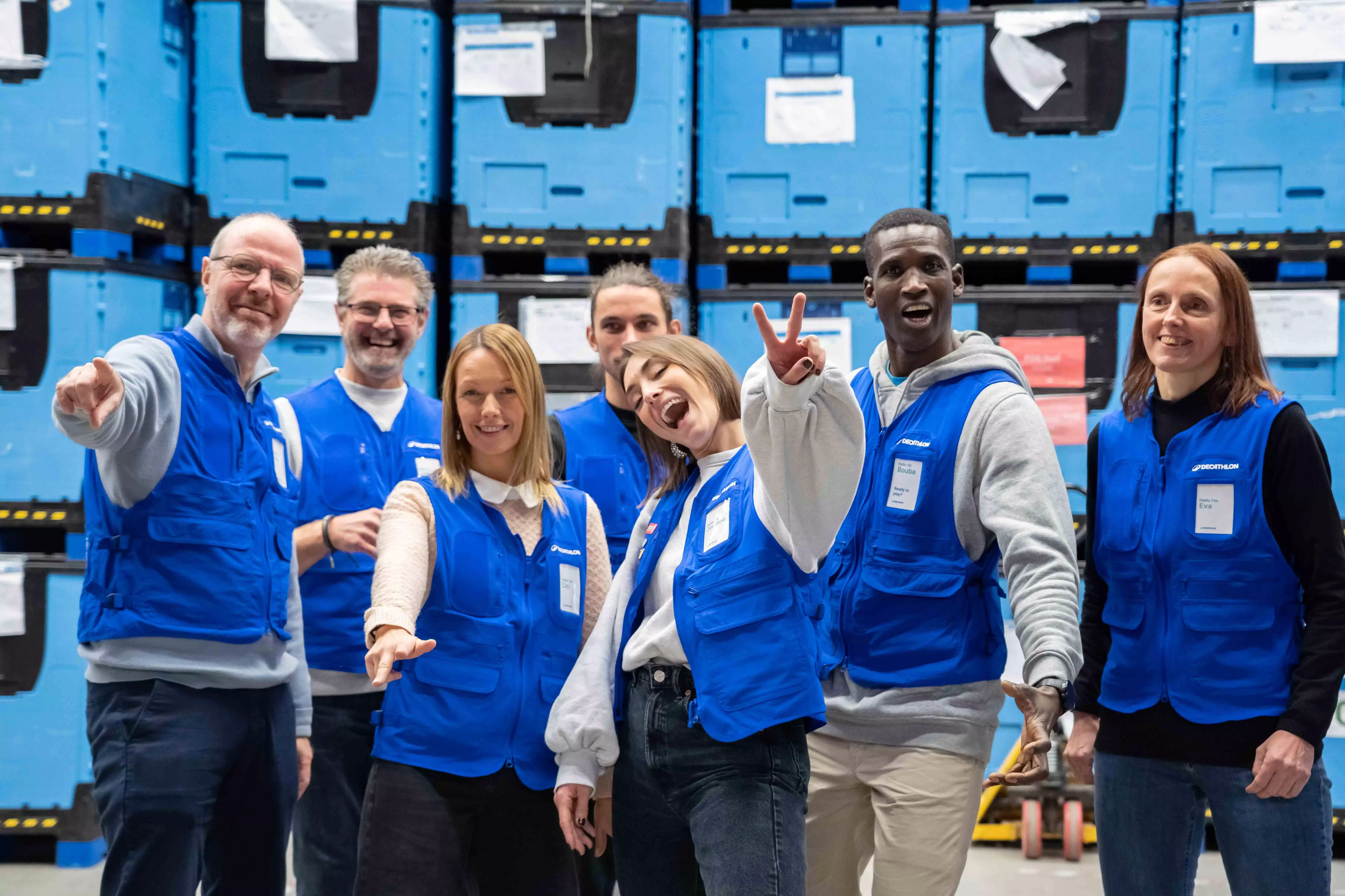 equipe photo logistique sourire fun decathlon sport hommes femmes