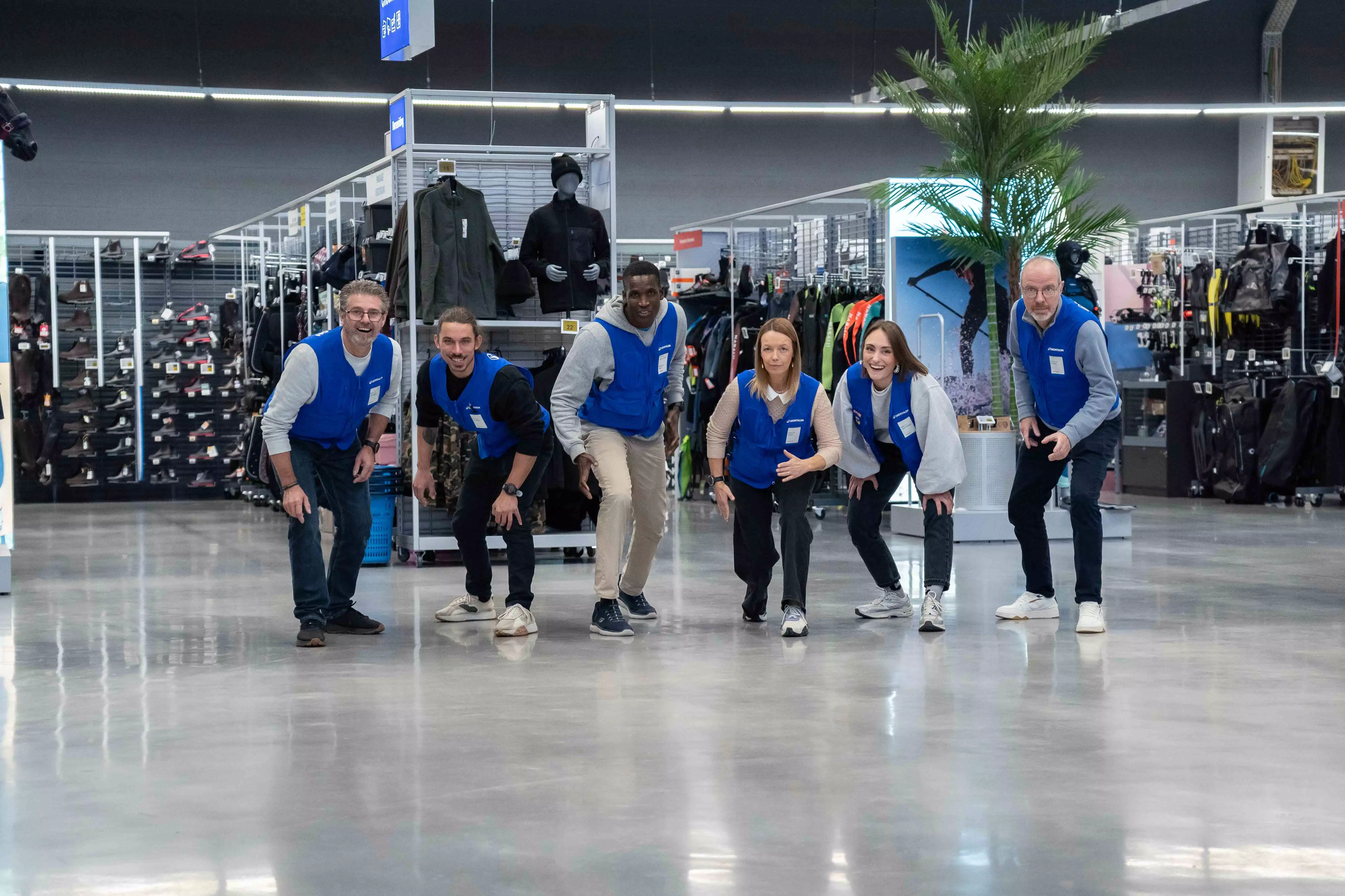 groep mensen rennen motivatie decathlonian store winkel camping hiking rennen lopen running motivation motivatie