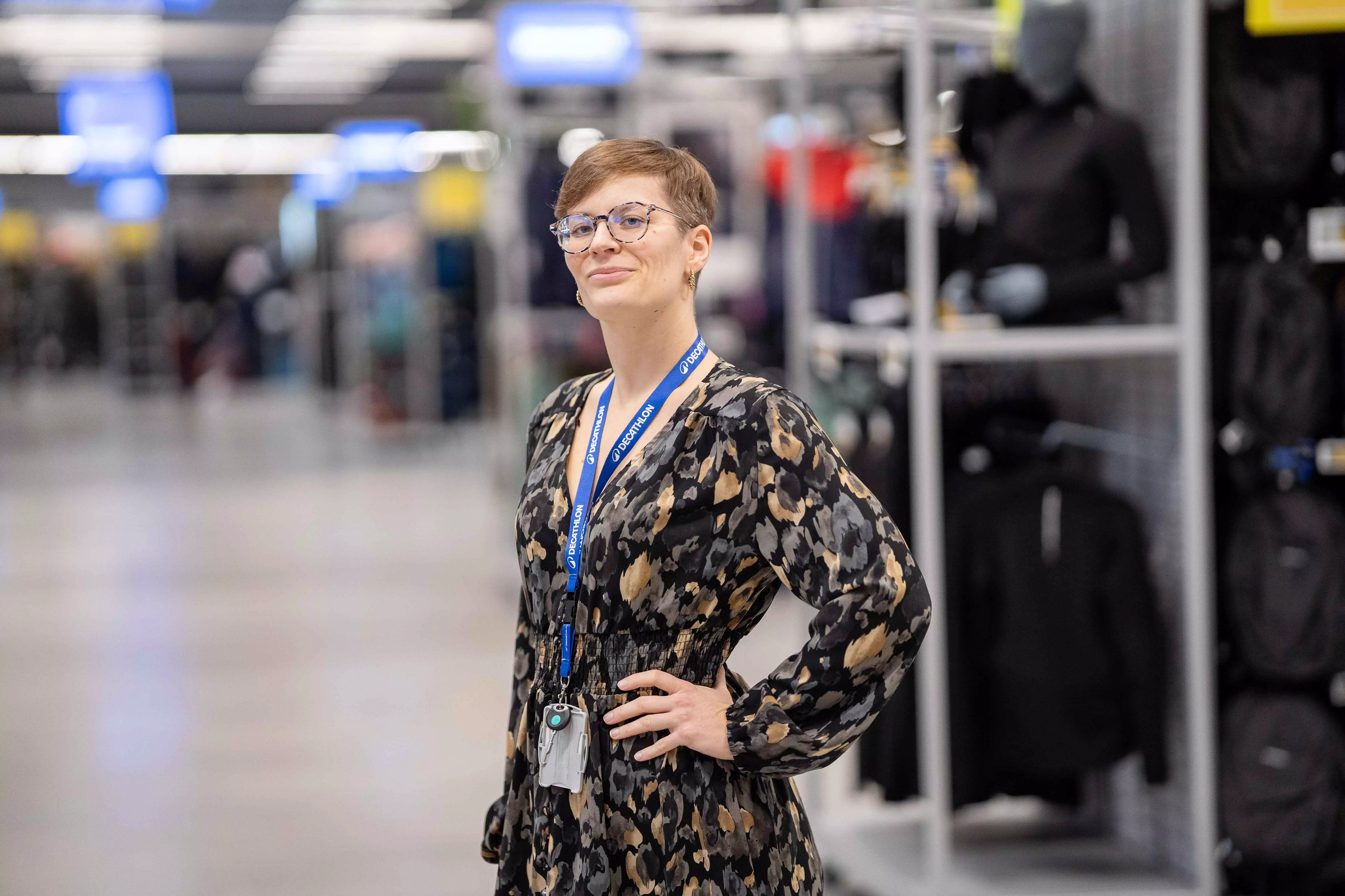 femme magasin travail sourire bureau sport decathlon
