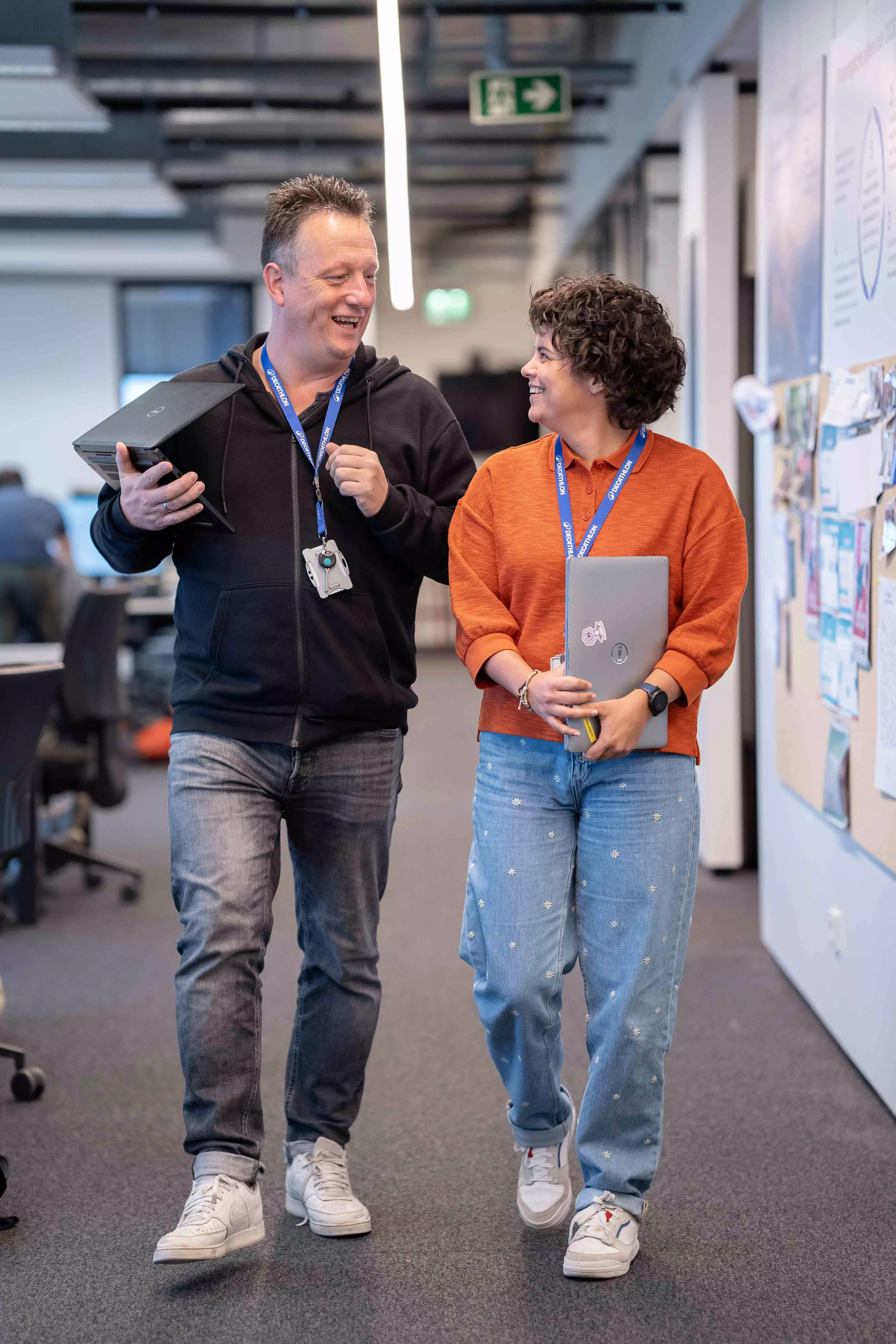 vrouw man glimlach decathlon laptot